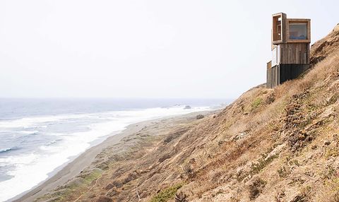 casa sostenible de diseño y hecha en madera en la playa de chile